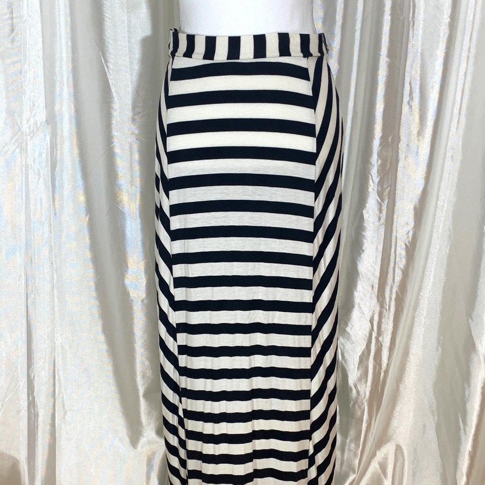 Black & White Skirt or Dress